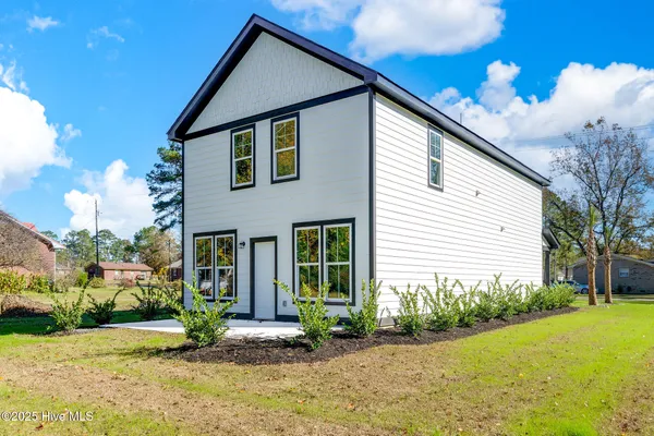 $309,900 | 132-134 Currie Street, Wallace, NC 28466