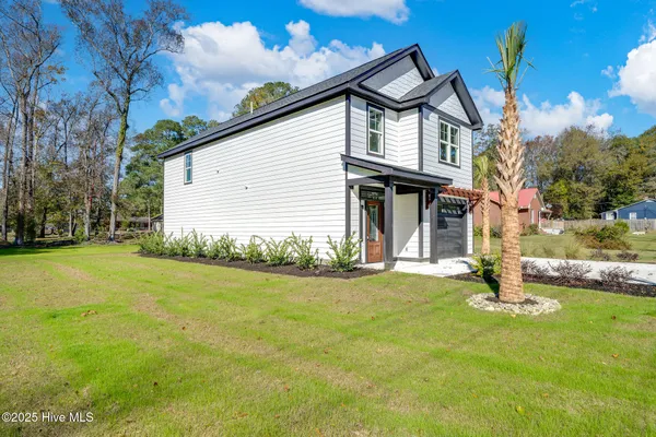 $309,900 | 132-134 Currie Street, Wallace, NC 28466