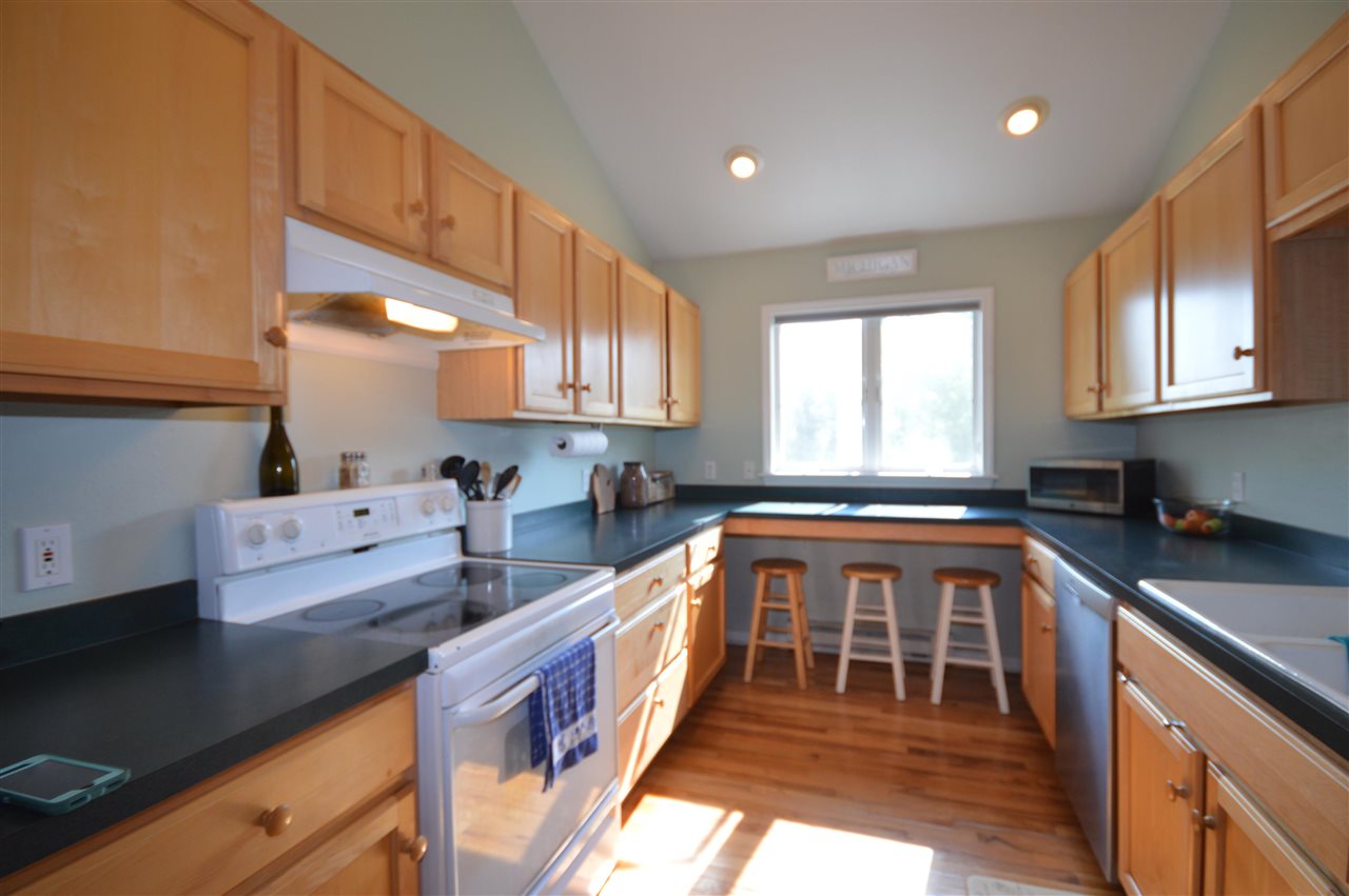 4880 North Putnam Road Suttons Bay, MI 49682 - Photo 11 of 41 1890274-10.JPG