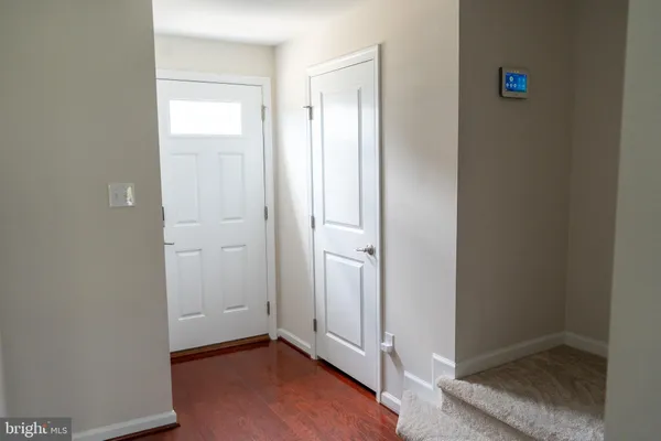 a view of entryway with furniture