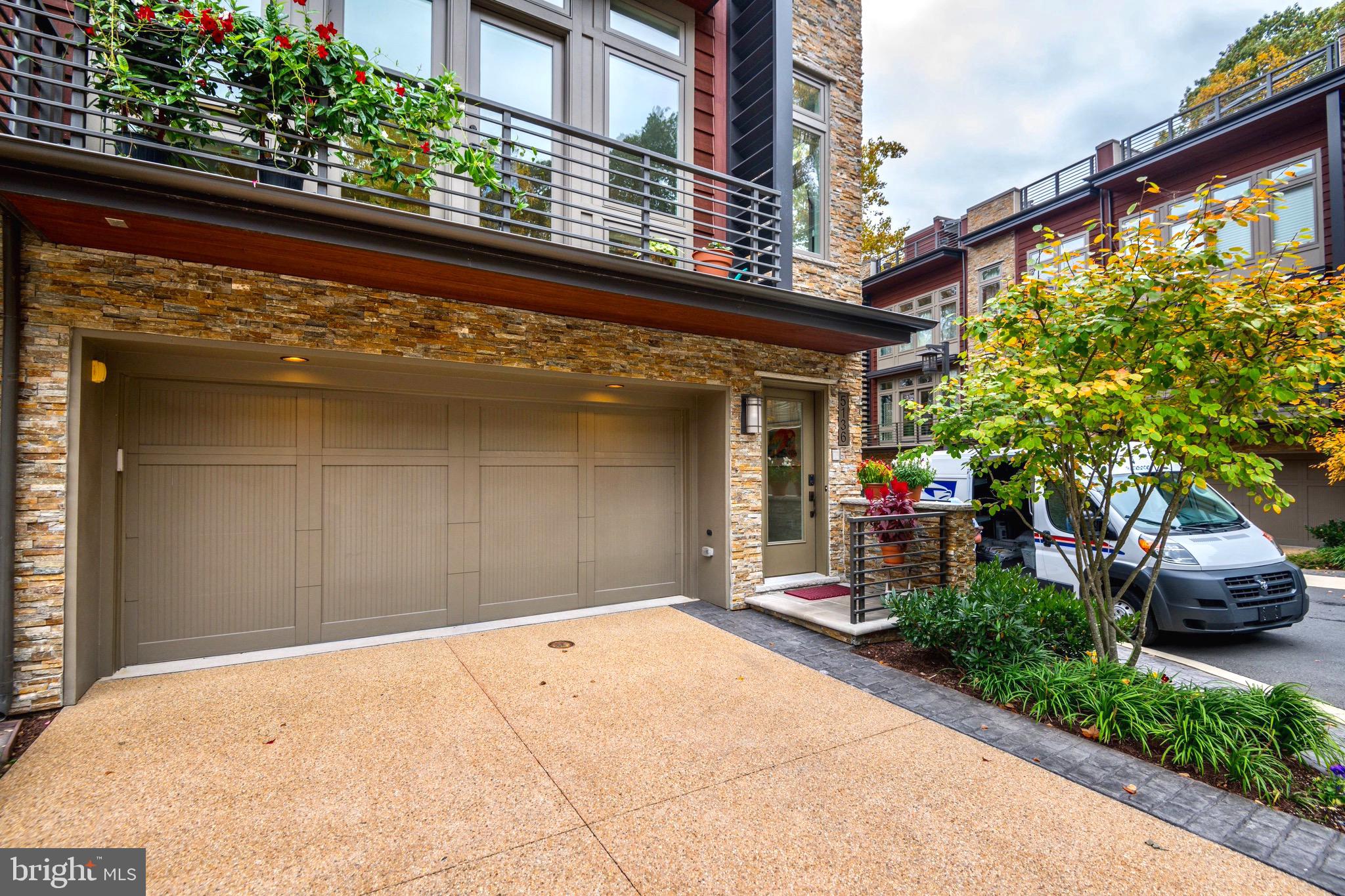 End-Unit TH w/ 2-Car Garage, Roof Deck, Elevator