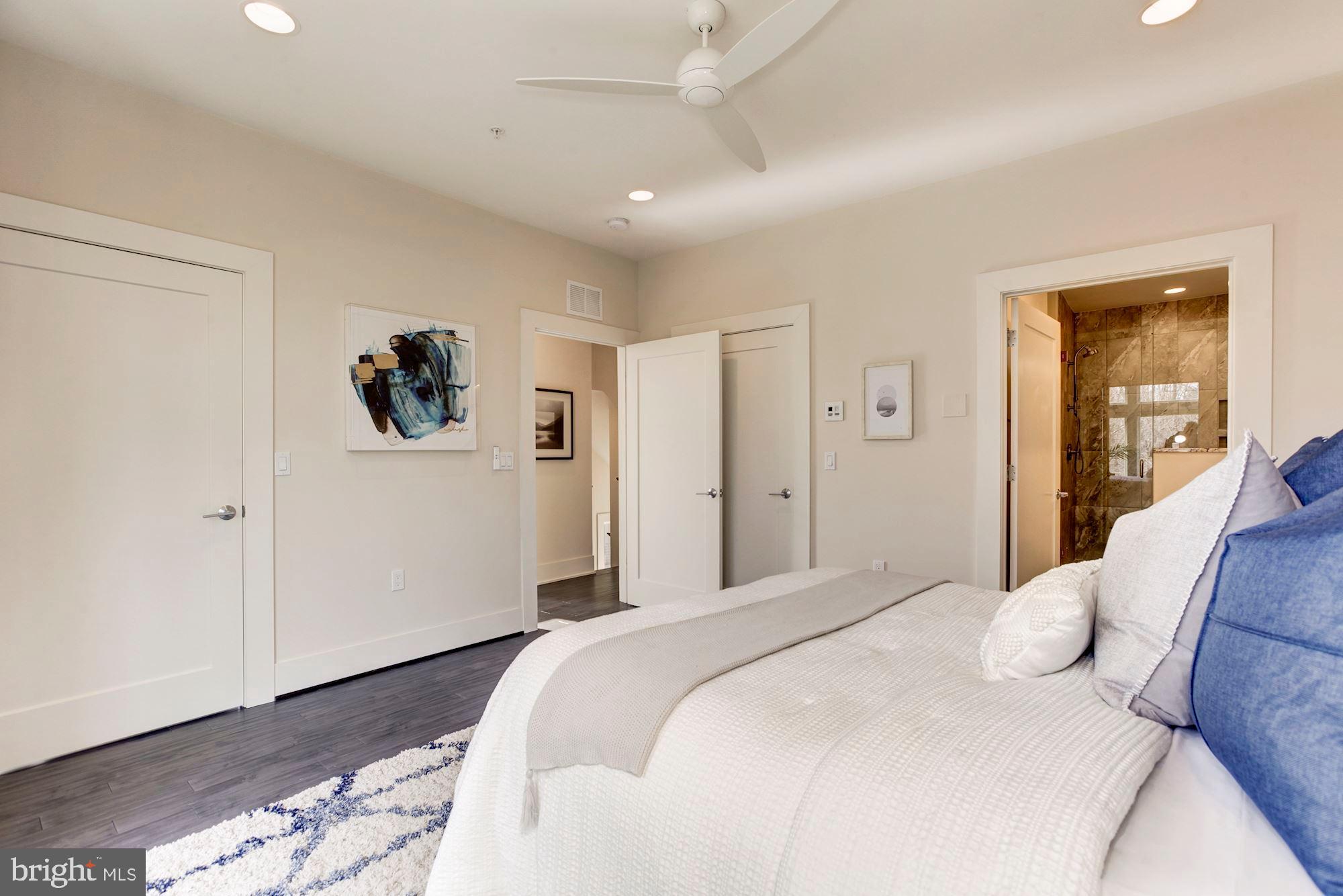 5136 Willet Bridge Road Bethesda, MD 20816 - Photo 20 of 41 Owner's Suite w/ En Suite Bath
