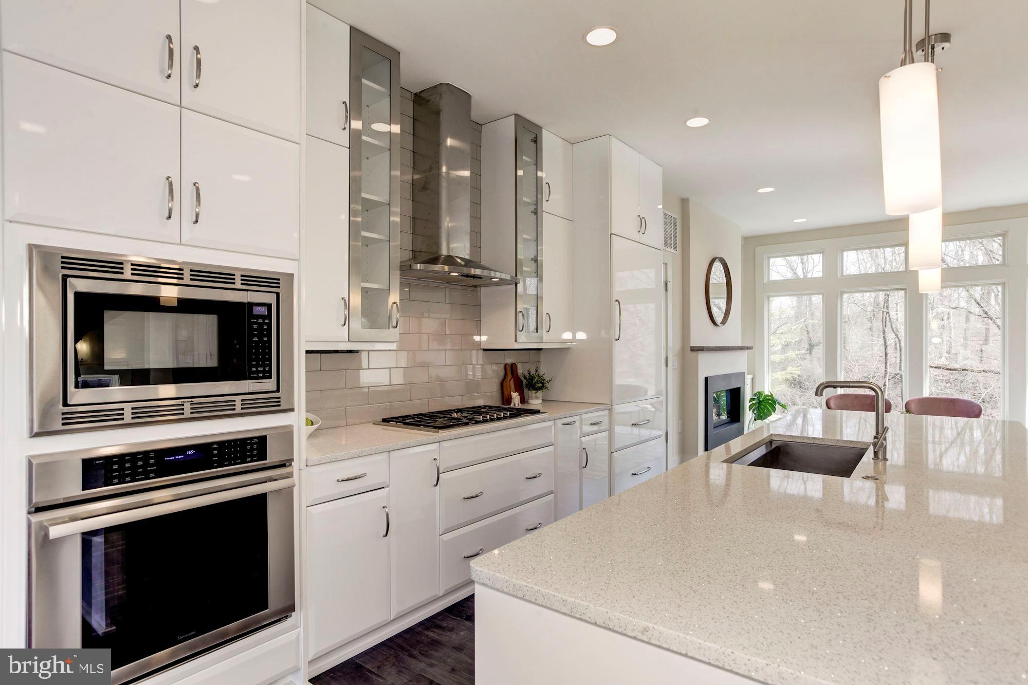 Gourmet Kitchen w/ Thermador & Sub-Zero Appliances