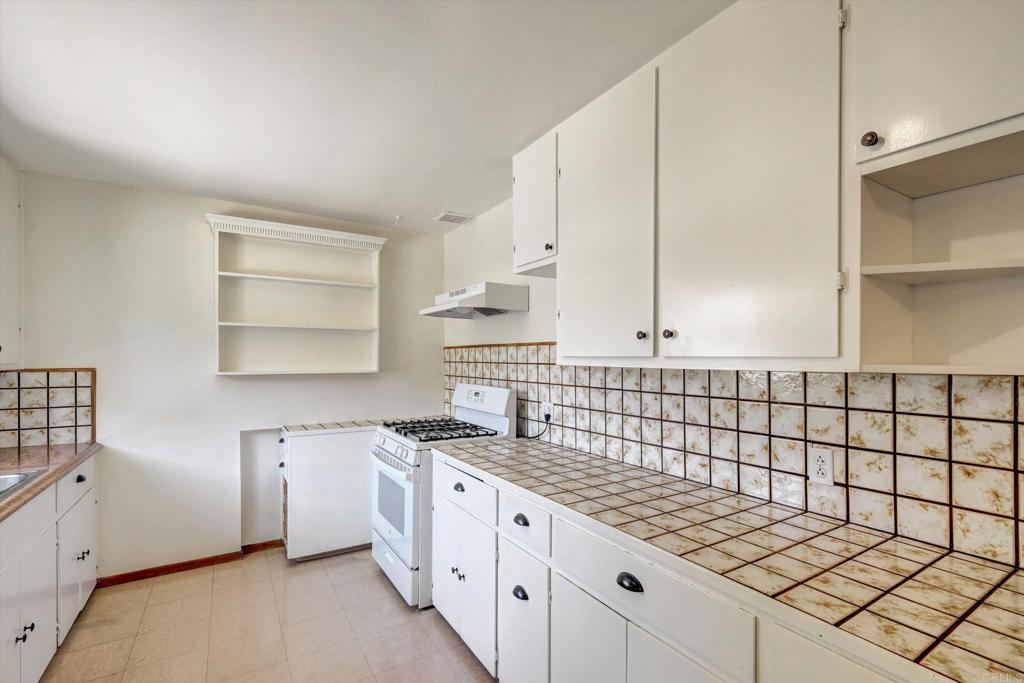 1168 Arcadia Road Encinitas, CA 92024 - Photo 5 of 25