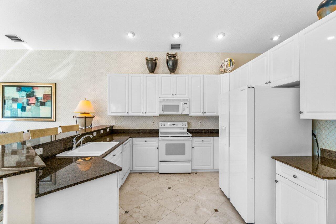 7027 Falls Road East Boynton Beach, FL 33437 - Photo 14 of 33 Kitchen
