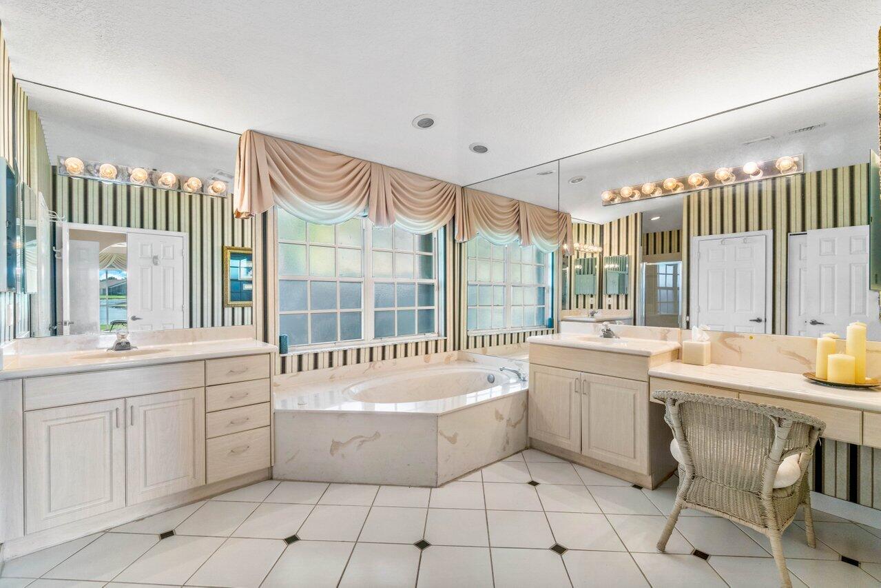 7027 Falls Road East Boynton Beach, FL 33437 - Photo 20 of 33 Master Bathroom