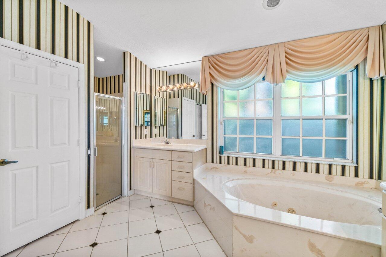 7027 Falls Road East Boynton Beach, FL 33437 - Photo 21 of 33 Master Bathroom
