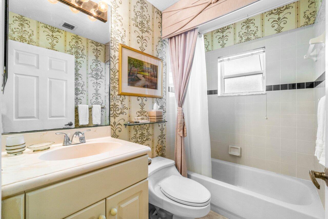 7027 Falls Road East Boynton Beach, FL 33437 - Photo 23 of 33 Second Bathroom