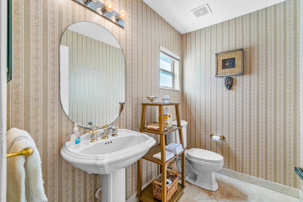7027 Falls Road East Boynton Beach, FL 33437 - Photo 25 of 33 Powder Room