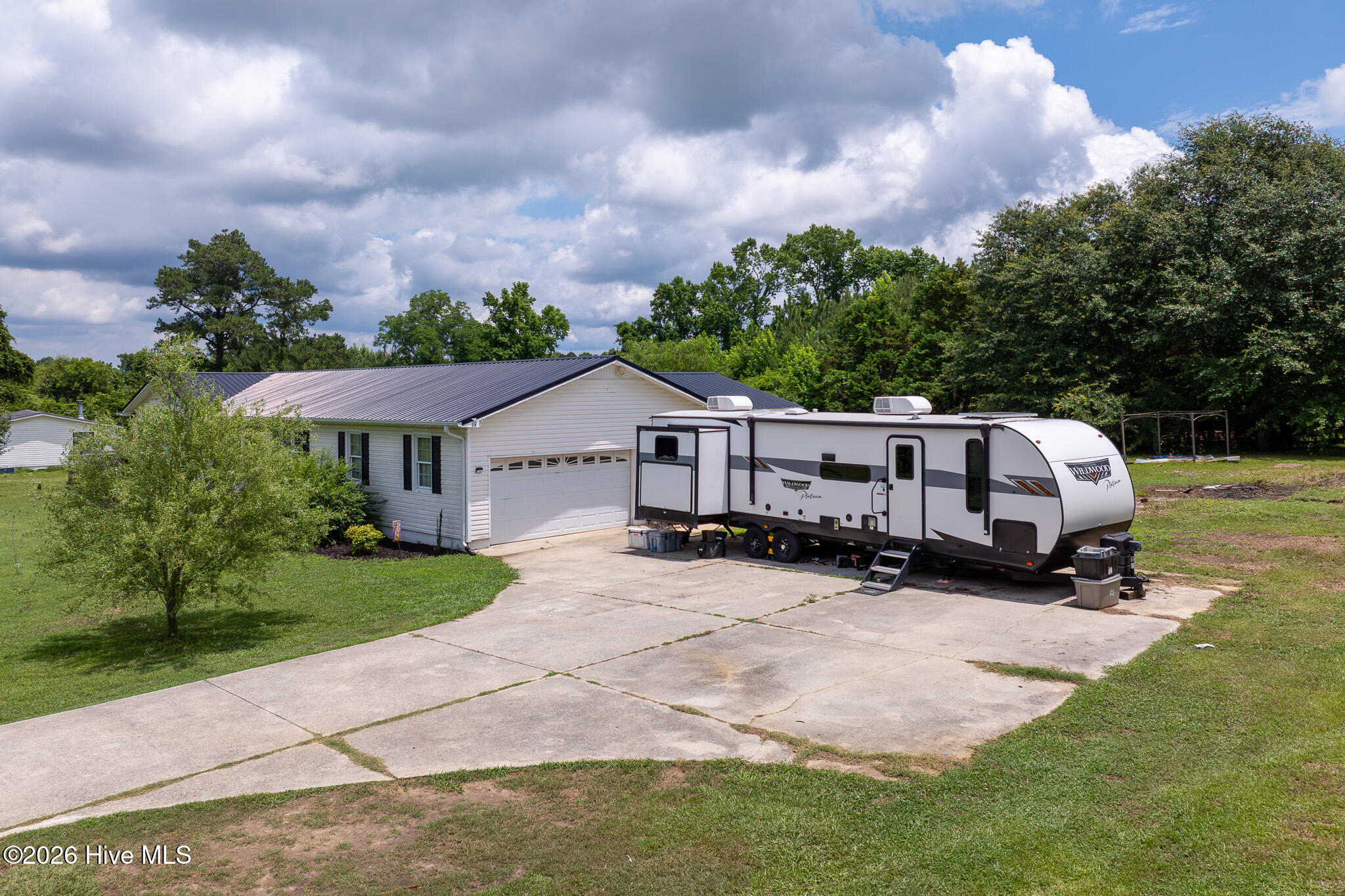 388 Comfort Road Richlands, NC 28574 - Photo 4 of 97