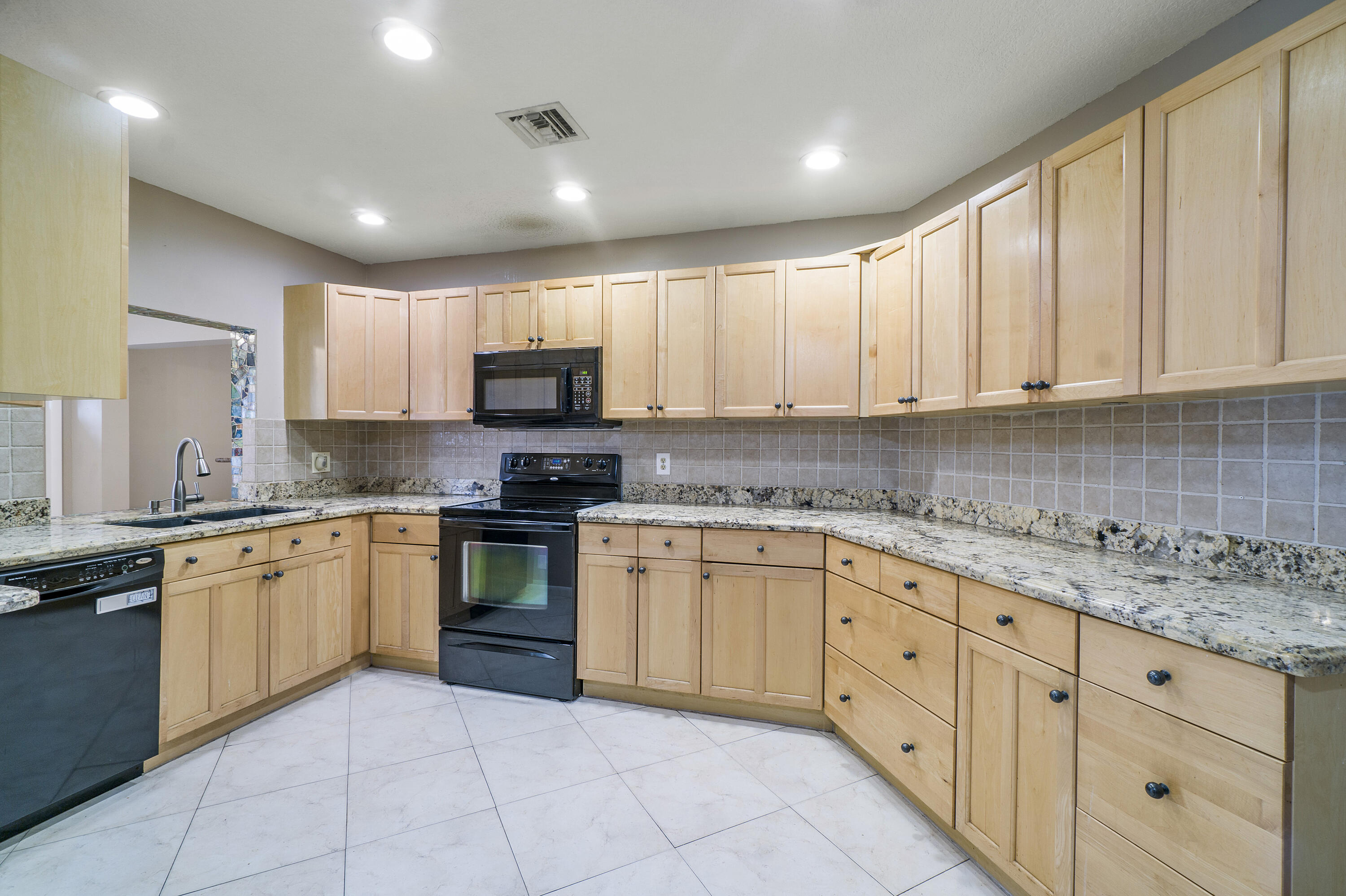 5199 1st Road Lake Worth, FL 33467 - Photo 29 of 35 Kitchen