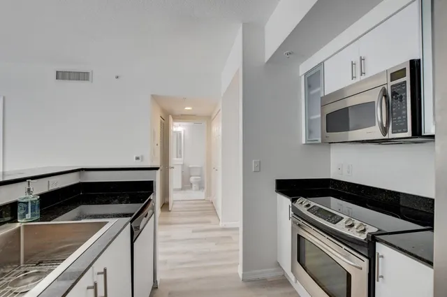 $4,500 | 700 East Boynton Beach Boulevard, Unit 403, Boynton Beach, FL 33435