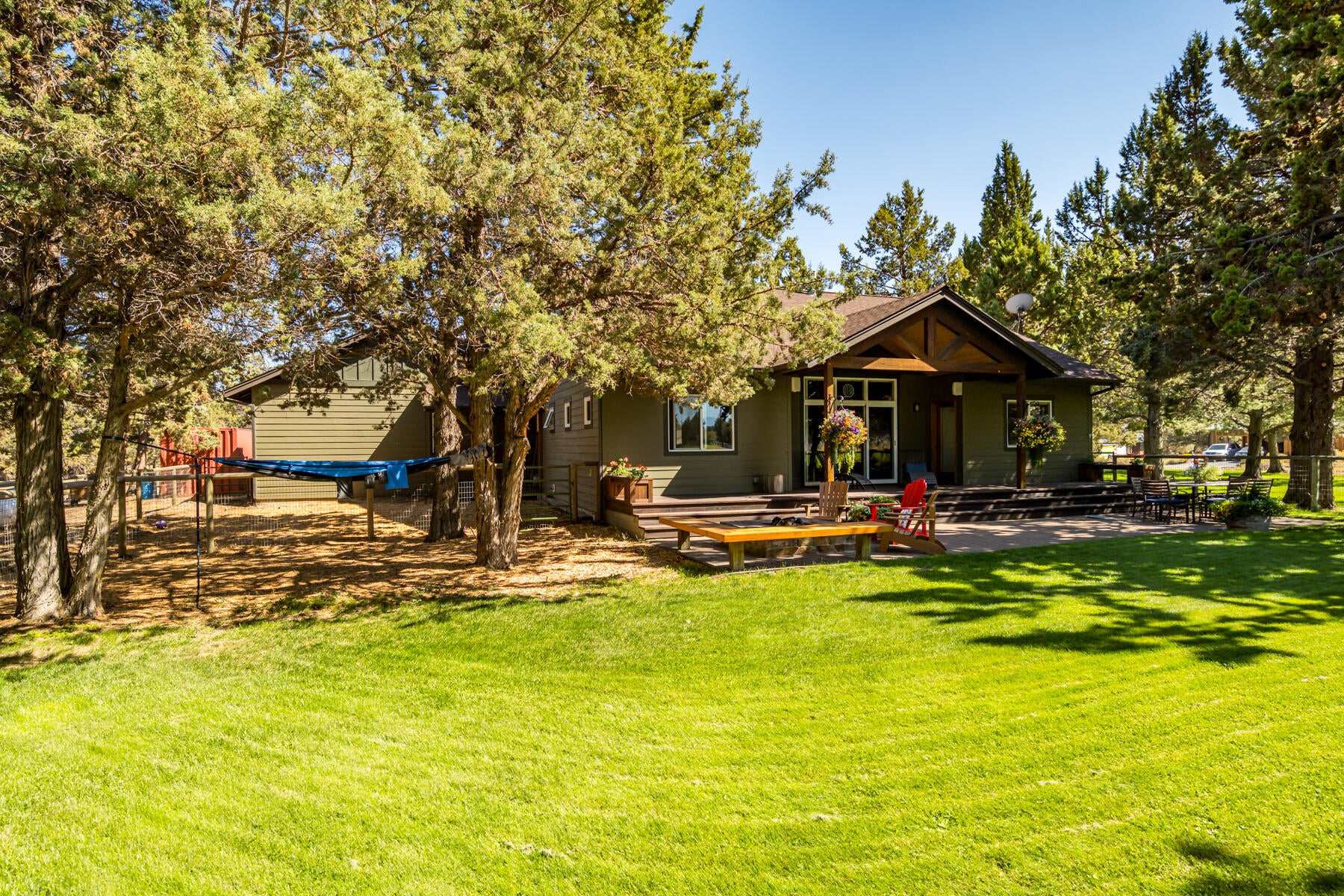 62880 Dickey Road Bend, OR 97701 - Photo 27 of 36 JH5_6392-2
