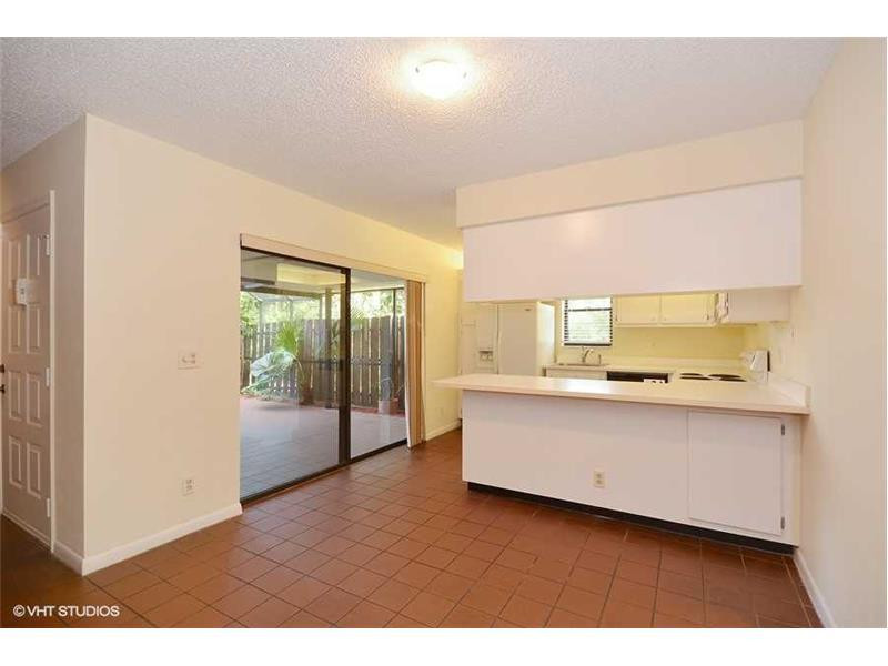 7792 Courtyard Run West, Unit 7792 Boca Raton, FL 33433 - Photo 5 of 14 Kitchen.