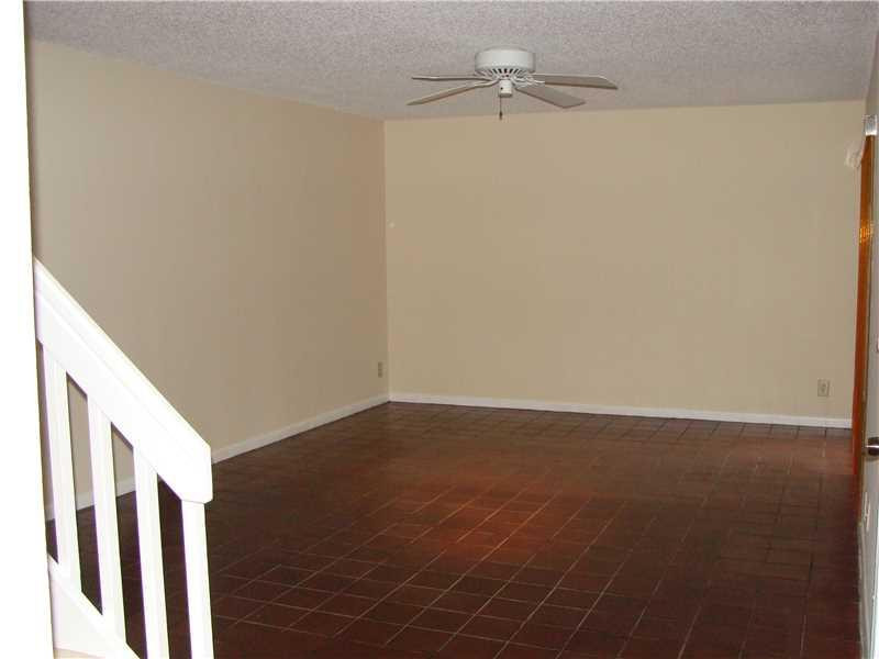 7792 Courtyard Run West, Unit 7792 Boca Raton, FL 33433 - Photo 8 of 14 Living Room.