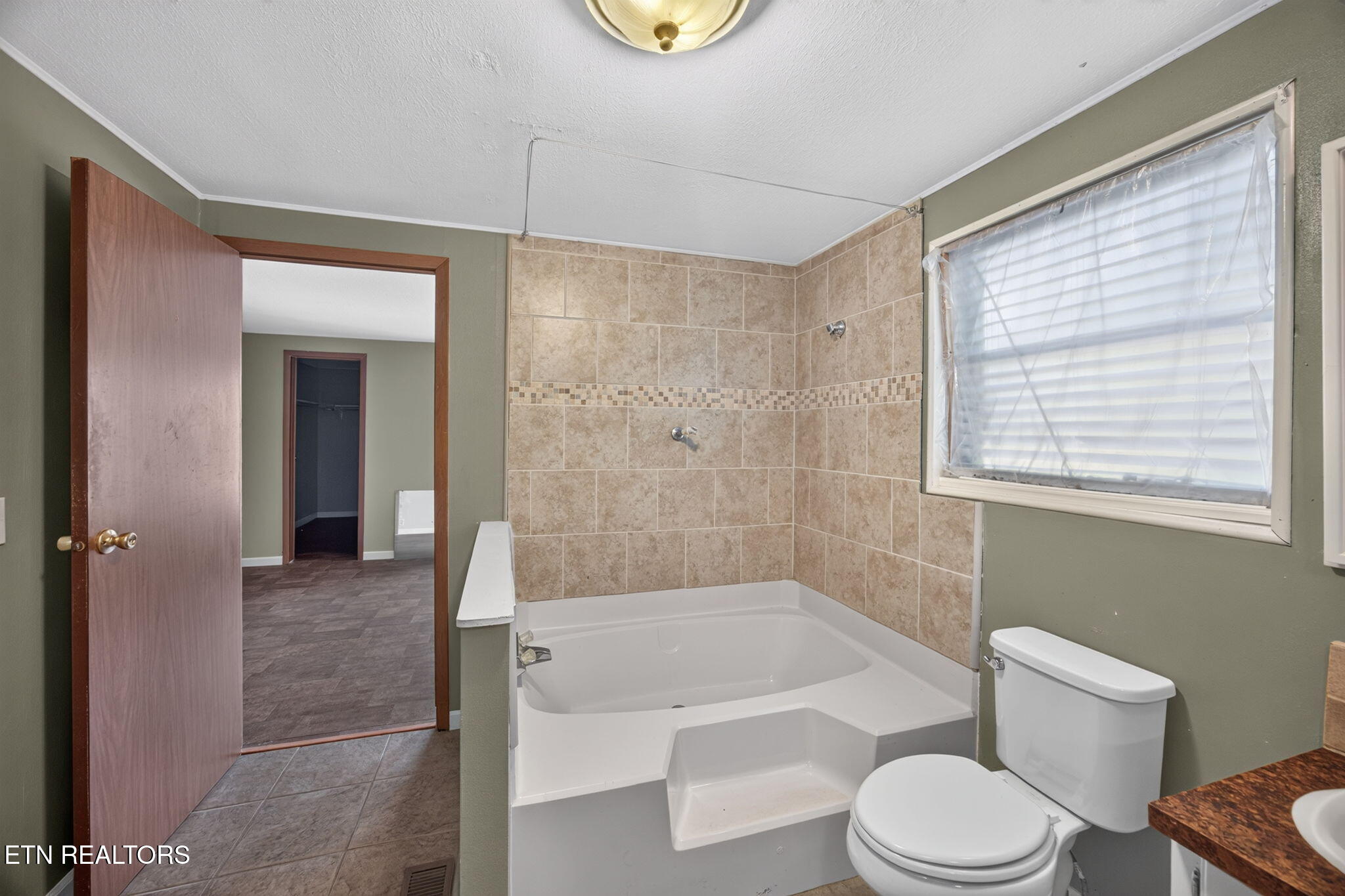 157 Baltusrol Road Crossville, TN 38558 - Photo 27 of 36 Features Tub/Shower