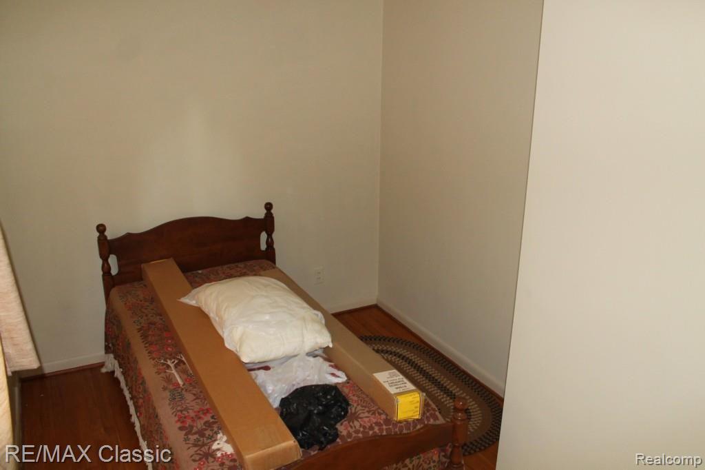 21126 Greenview Road Southfield, MI 48075 - Photo 14 of 21 IMG_3009.jpg