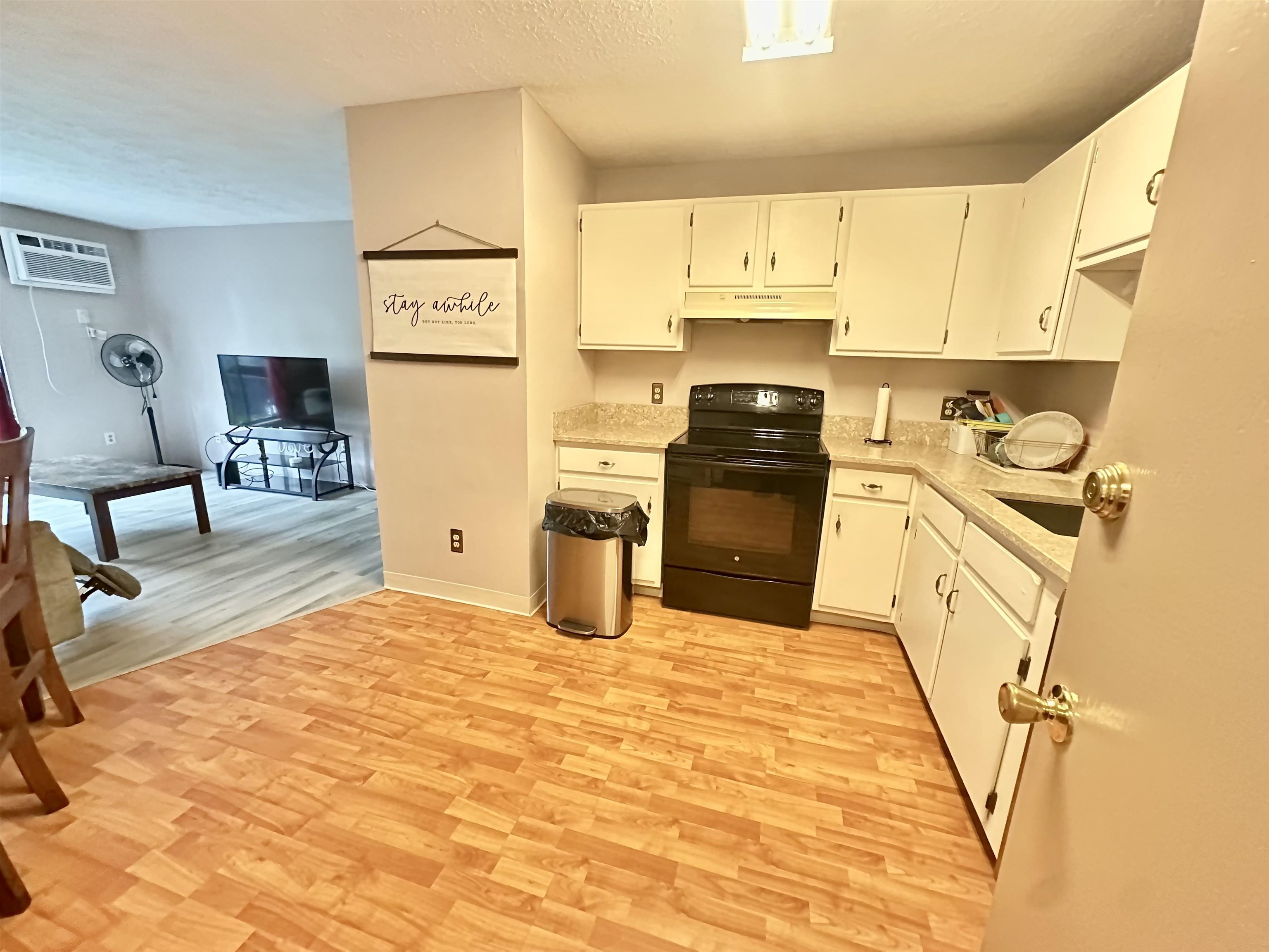 34 Dunbarton Road, Unit 2D Manchester, NH 03102 - Photo 3 of 22