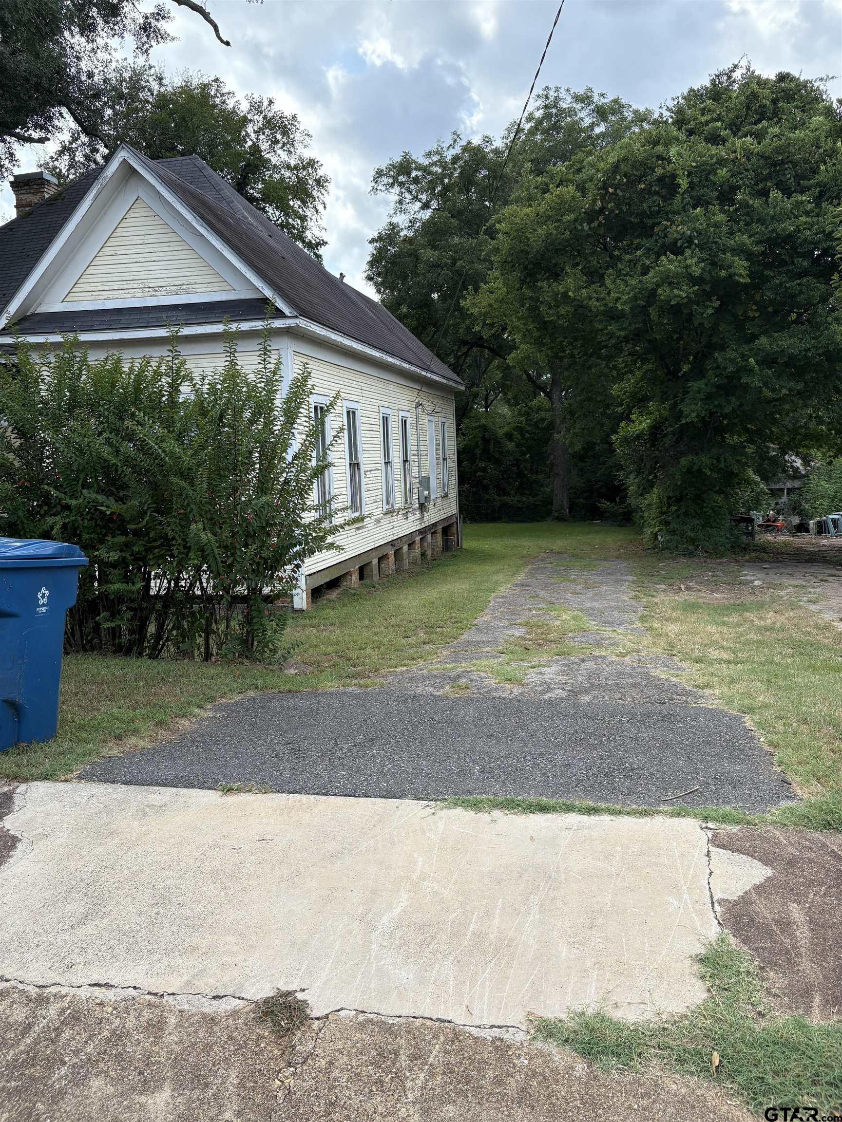 219 North Main Street Rusk, TX 75785 - Photo 10 of 11 a view of backyard of house