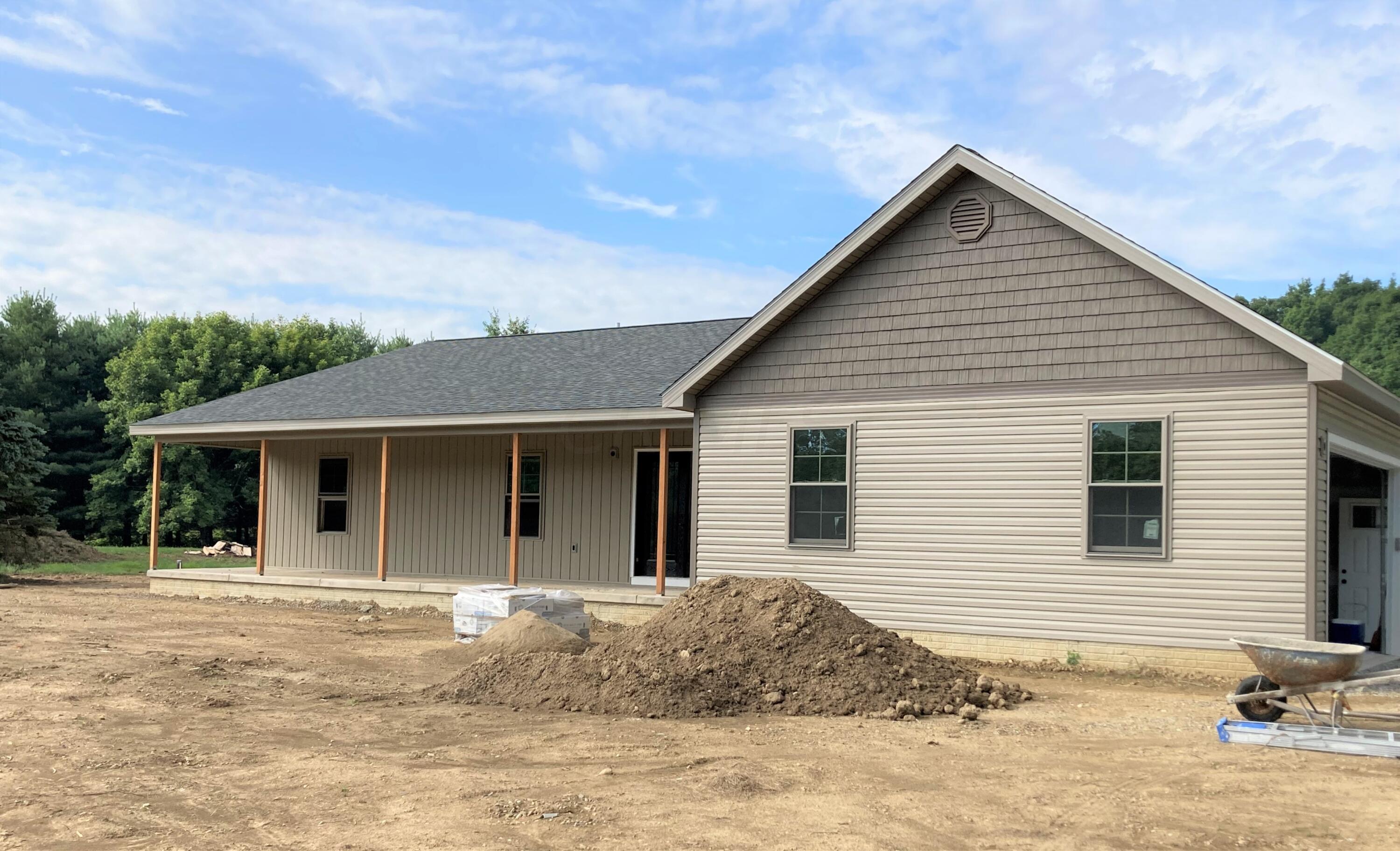 Brand new 4 bedroom, 3.5 bath garage.