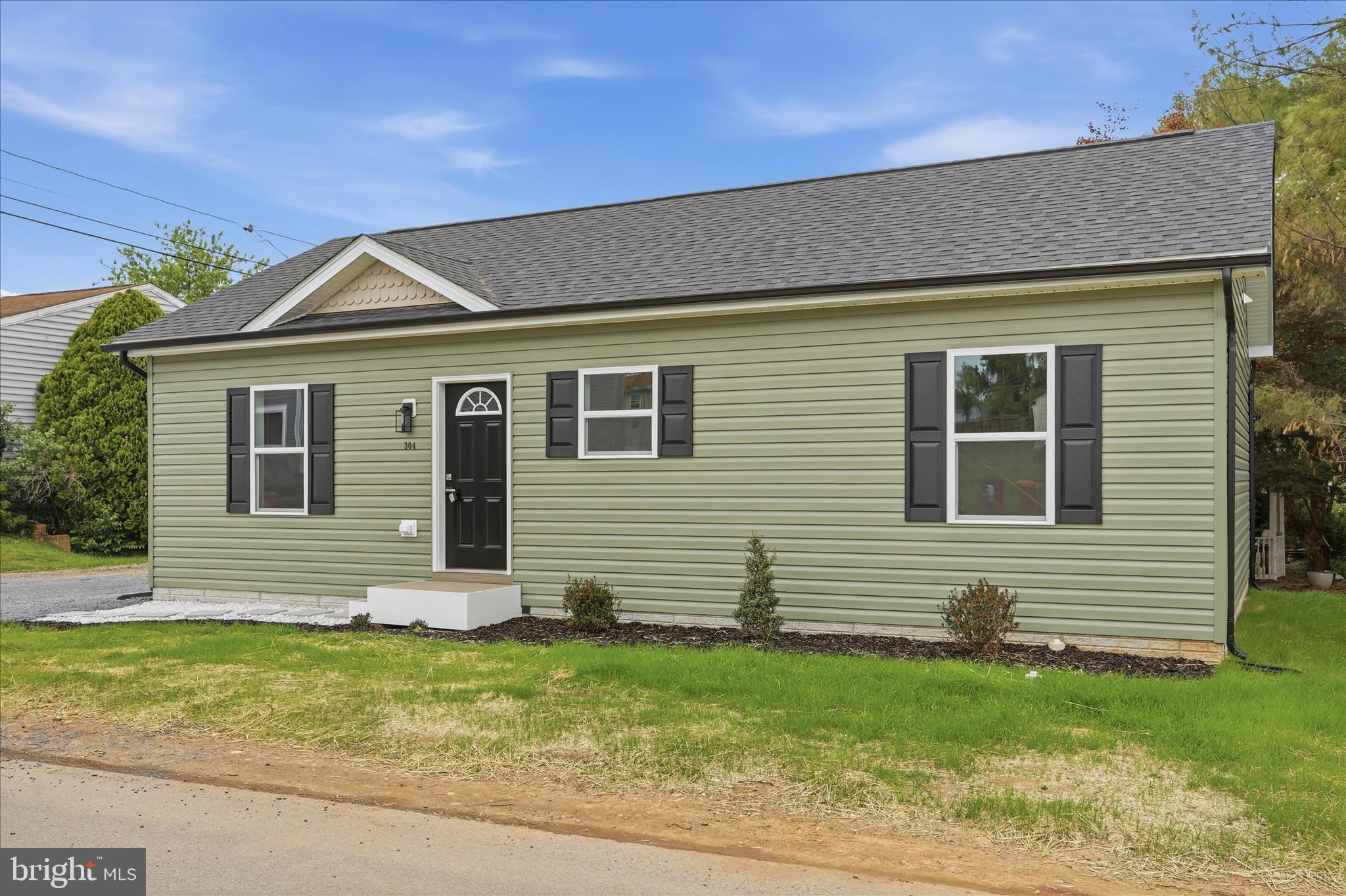 304 East 11th Avenue Ranson, WV 25438 - Photo 3 of 26