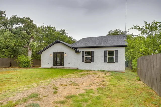 $189,900 | 1212 Hulme Street, Bowie, TX 76230