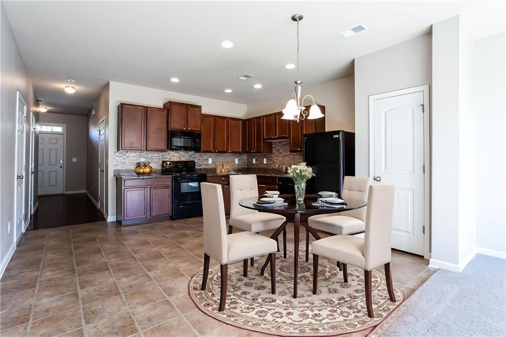 6880 Zaniah Road Atlanta, GA 30331 - Photo 3 of 33