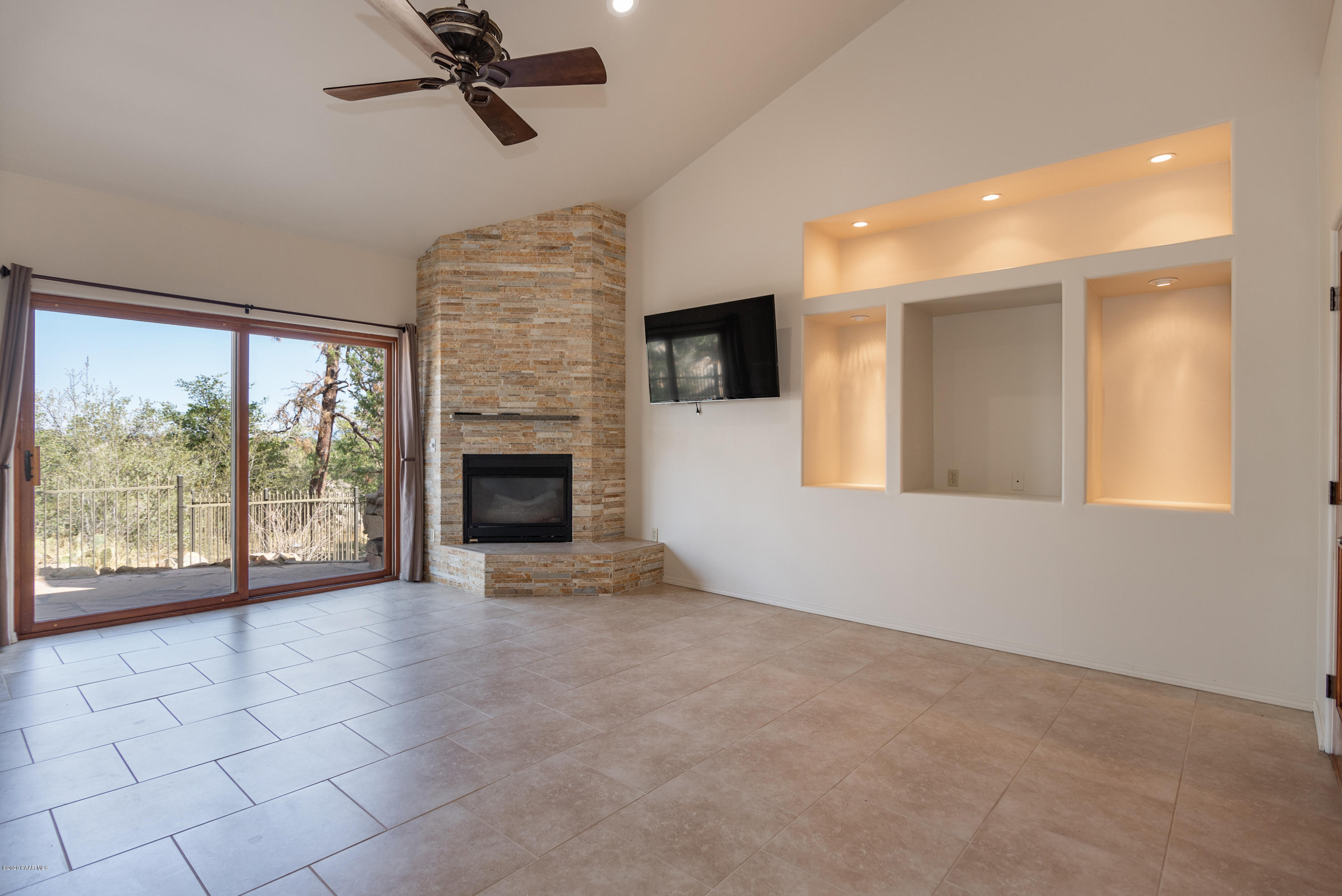 1692 Conifer Ridge Lane Prescott, AZ 86303 - Photo 15 of 40 MASTERSUITE