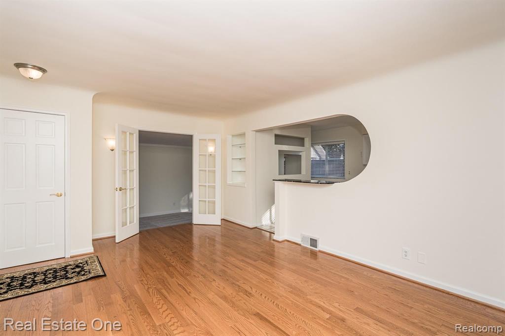 1216 Sycamore Drive Rochester, MI 48307 - Photo 6 of 31