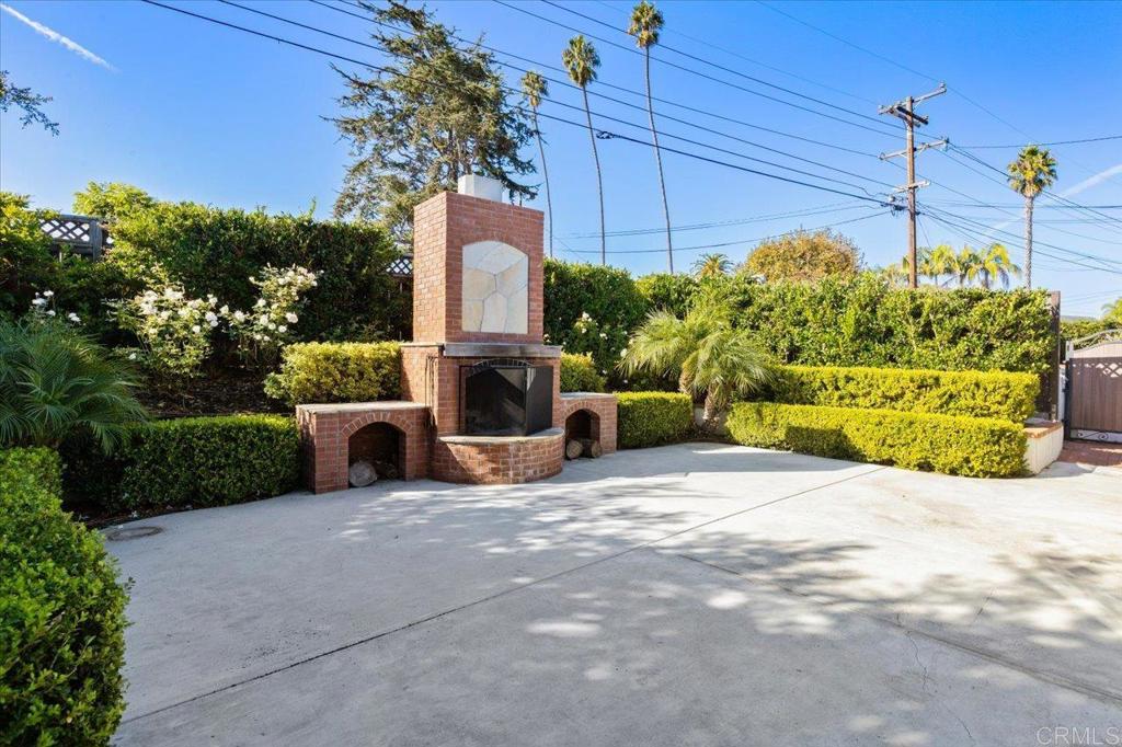 697 Ocean View Avenue Encinitas, CA 92024 - Photo 8 of 49