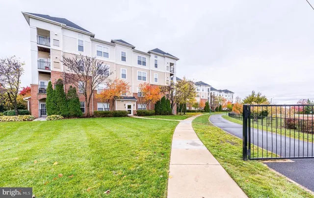 $299,900 | 3840 Lightfoot Street, Unit 345, Chantilly, VA 20151