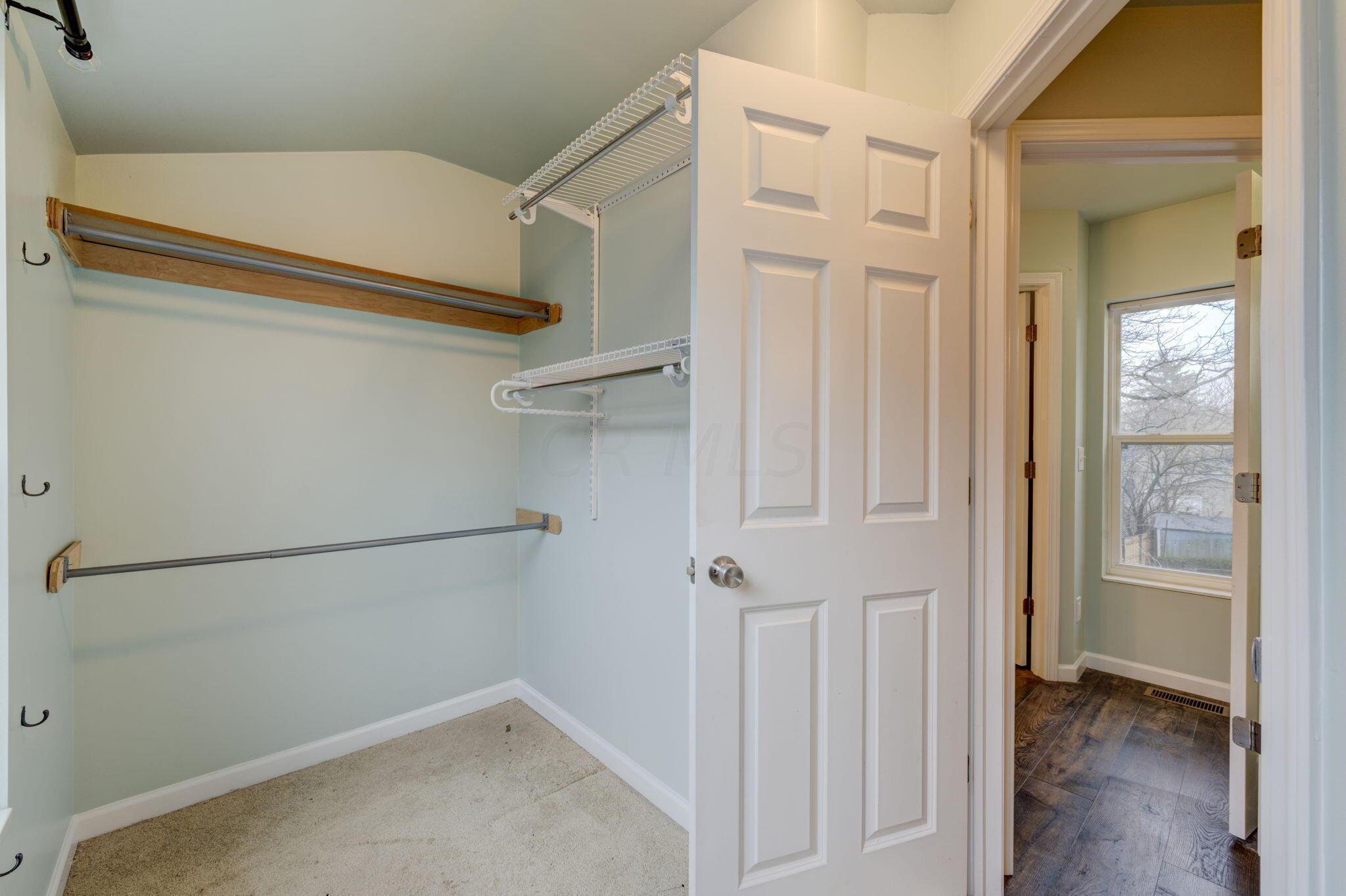621 Garden Road Columbus, OH 43214 - Photo 26 of 38 Owner Suite Walk-in Closet
