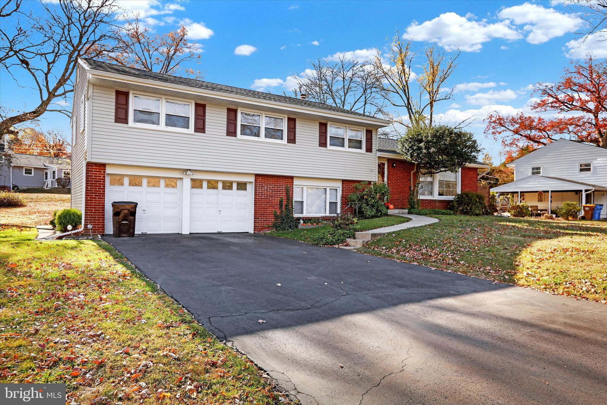 927 Big Oak Road Yardley, PA 19067 - Photo 3 of 25 Gallery Image 3