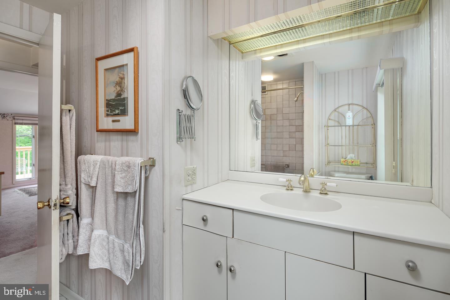 8406 Chippewa Road Philadelphia, PA 19128 - Photo 33 of 38 Full Bathroom