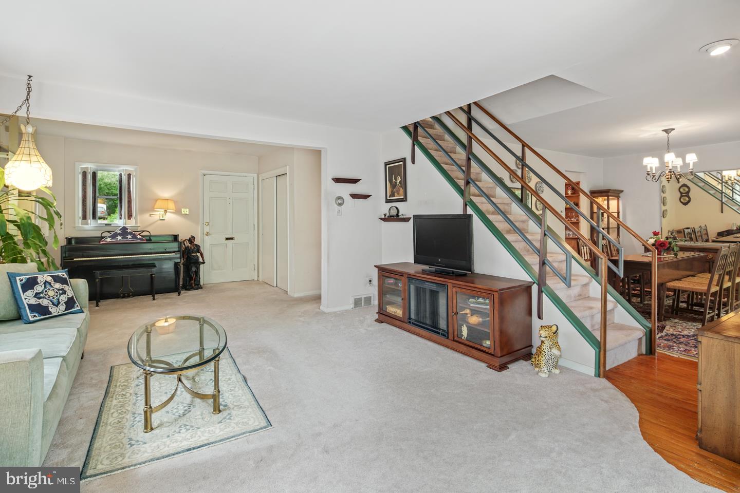 8406 Chippewa Road Philadelphia, PA 19128 - Photo 10 of 38 Family room