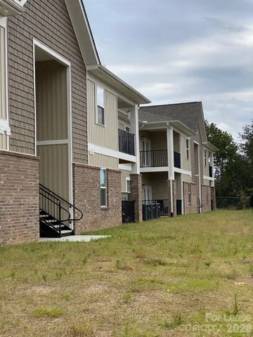 $1,185 | 90 Riverside Drive, Hickory, NC 28601