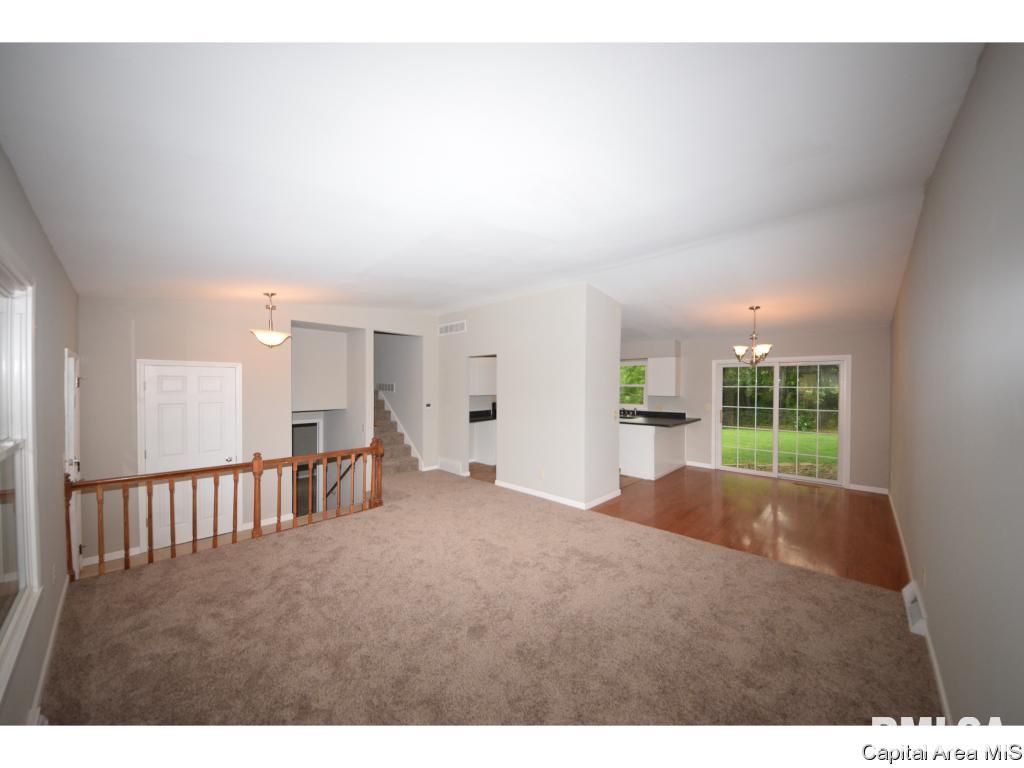 504 Kenyon Drive Springfield, IL 62704 - Photo 3 of 22