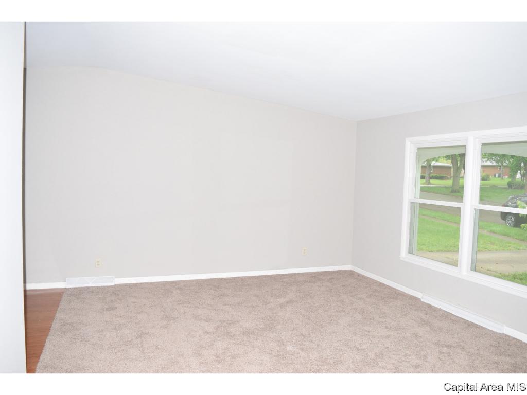 504 Kenyon Drive Springfield, IL 62704 - Photo 4 of 22