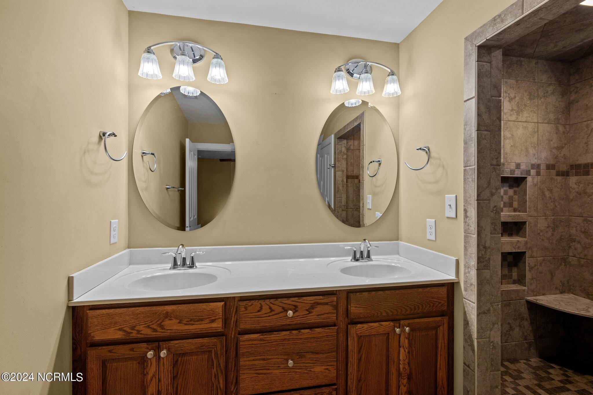 23 Gables Road New Bern, NC 28562 - Photo 48 of 61 Guest house bath