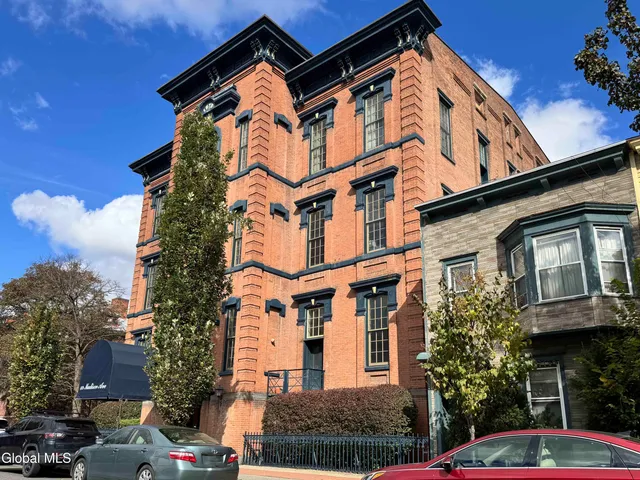 $250,000 | 409 Madison Avenue, Unit 102, Albany, NY 12210