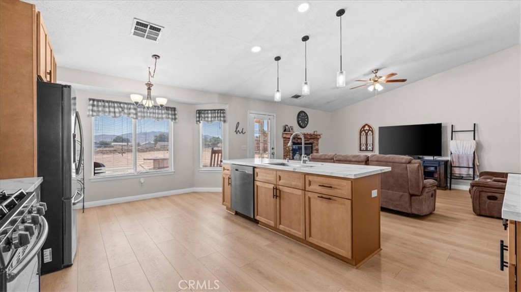 15535 Erie Road Apple Valley, CA 92307 - Photo 13 of 34