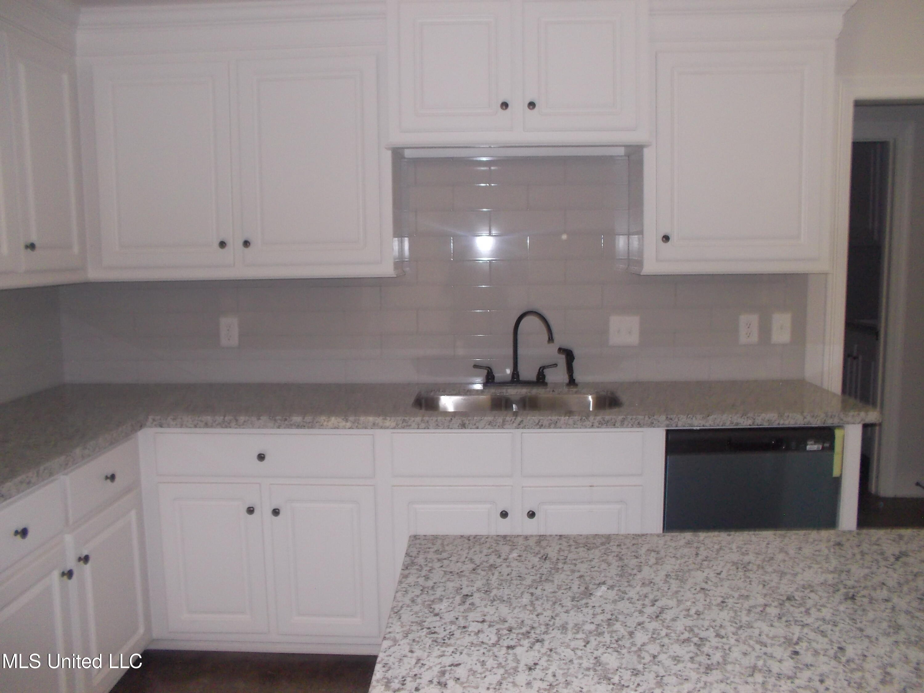 121 Rotherfield Place Canton, MS 39046 - Photo 8 of 9 DSCN0398