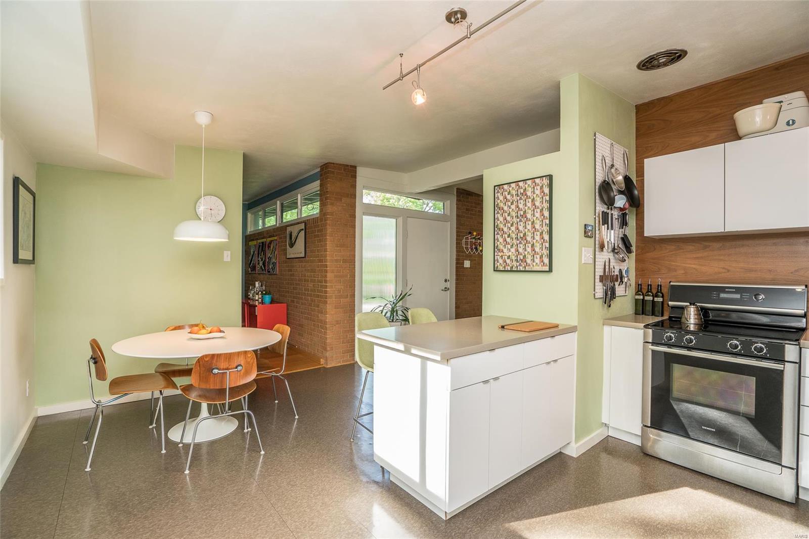 2410 St Giles Road St. Louis, MO 63122 - Photo 19 of 41