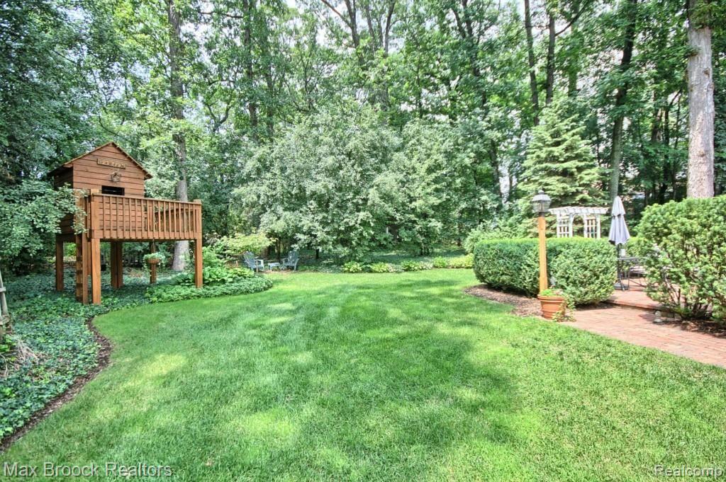 4686 Brightmore Road Bloomfield Hills, MI 48302 - Photo 37 of 42 Backyard_1.jpg