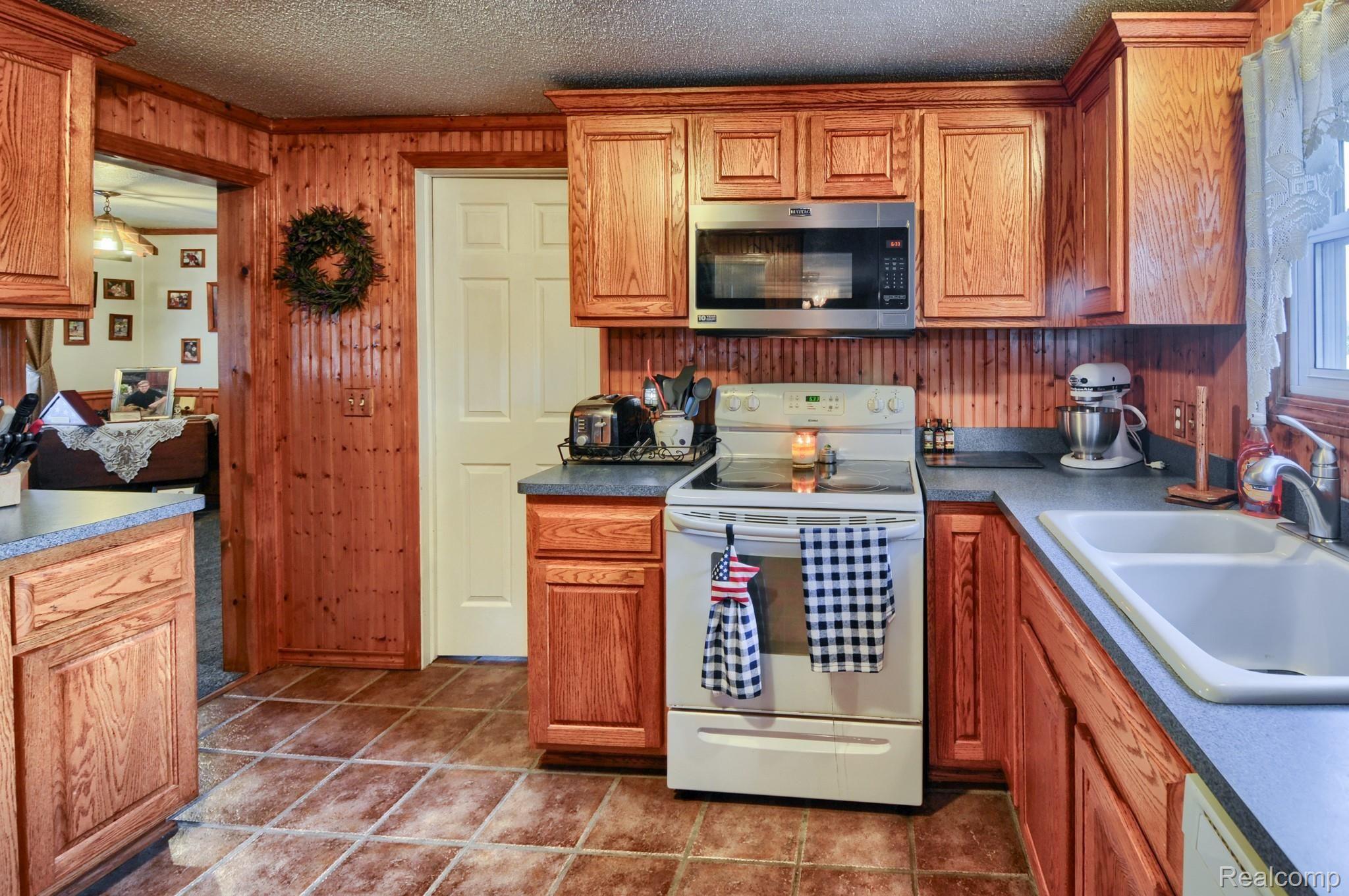 6430 Lyons Road Imlay City, MI 48444 - Photo 18 of 57 SD3_1637-HDR(5).jpg