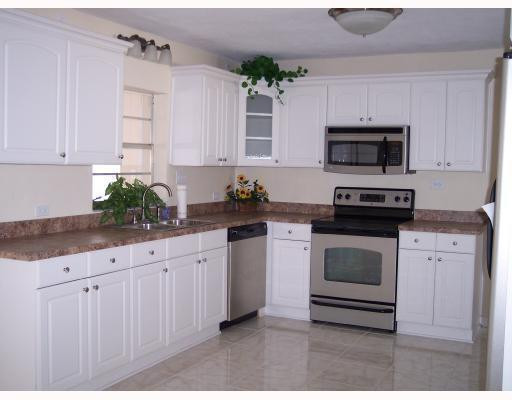 7695 Overlook Road Lantana, FL 33462 - Photo 5 of 12 Kitchen