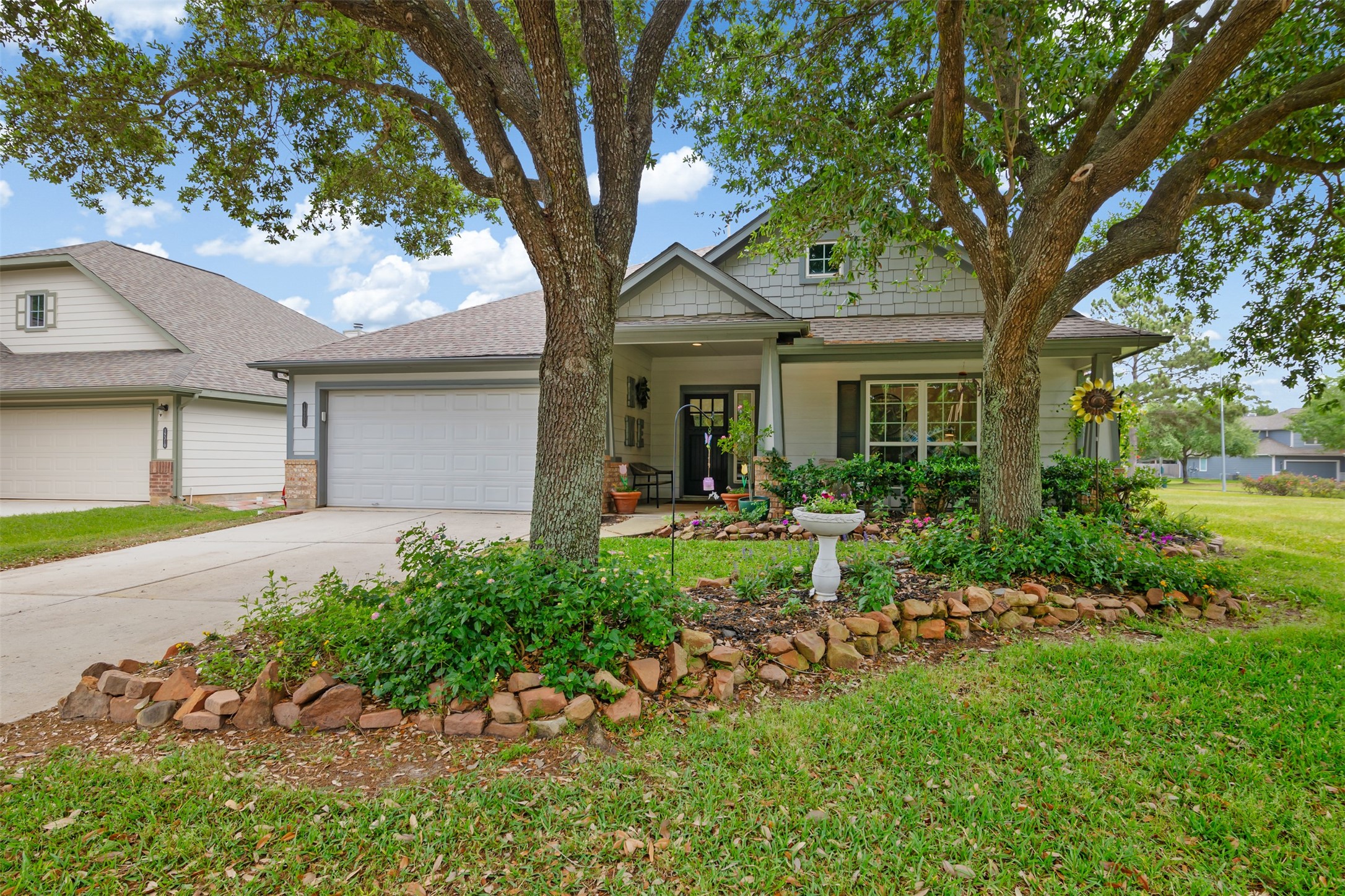 Charming craftsman style home in Stone Forest. Home sits on a corner lot and has updates to include New A/C and water heater in 2024.