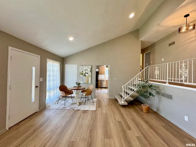 $200,000 | 742 State Highway 94, Aledo, IL 61231