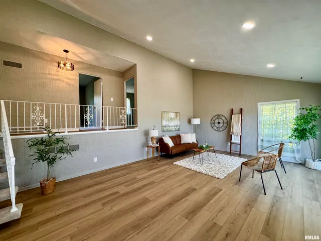 $200,000 | 742 State Highway 94, Aledo, IL 61231