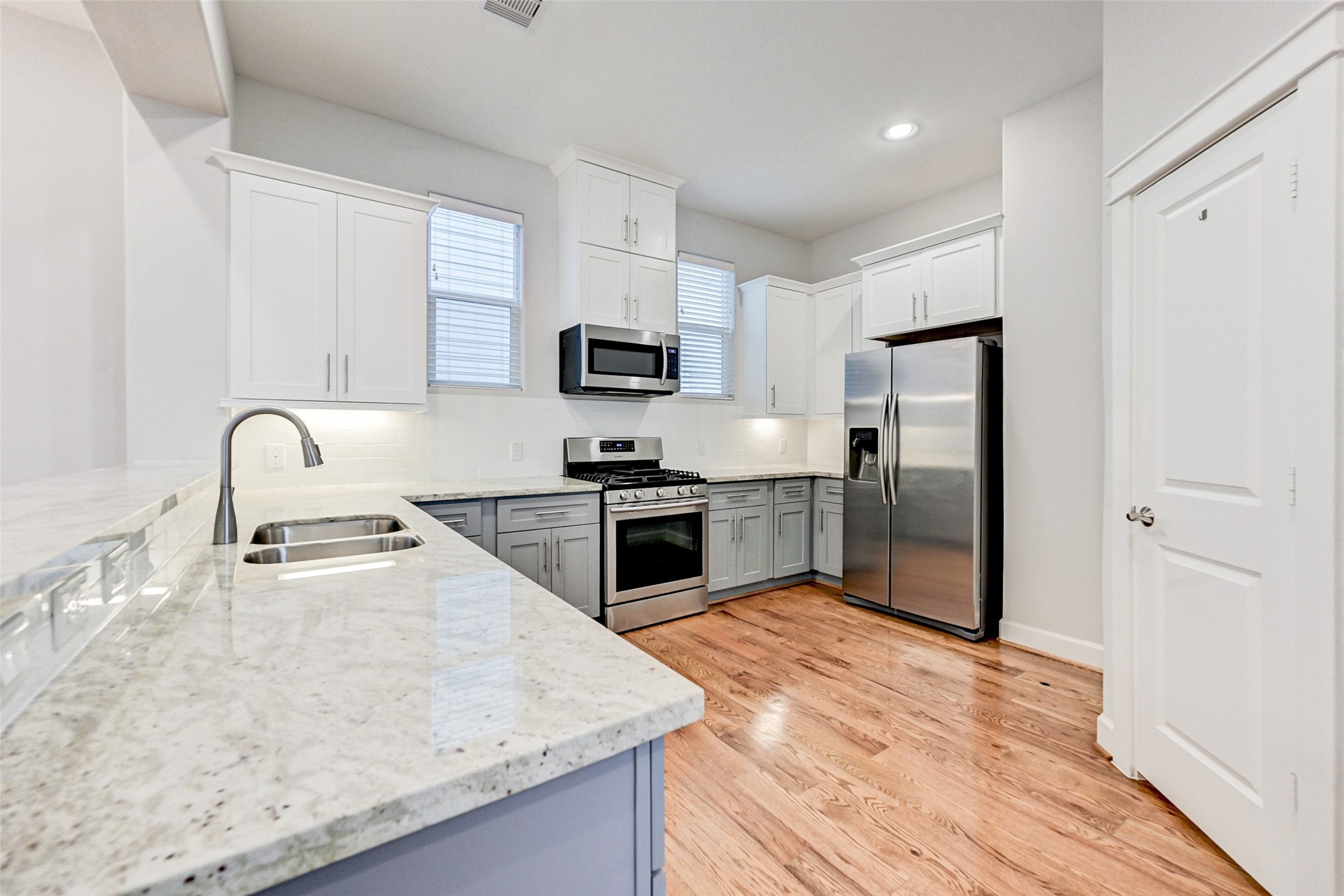 705-rd Link Road Houston, TX 77009 - Photo 9 of 27
